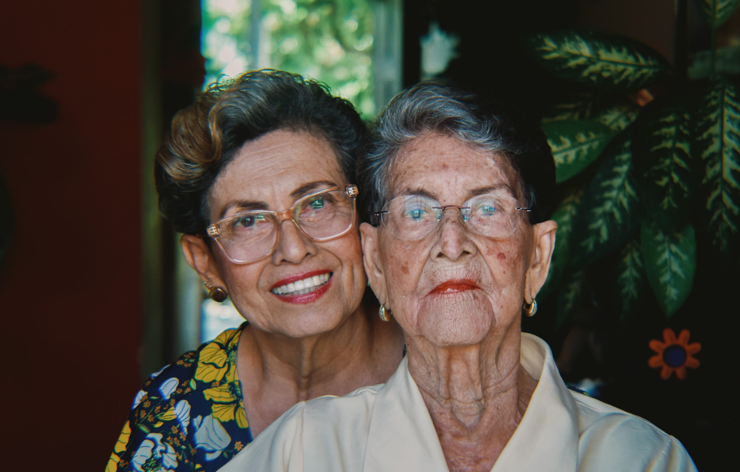 Lucía Villegas, 98, with daughter Zayda, 66
