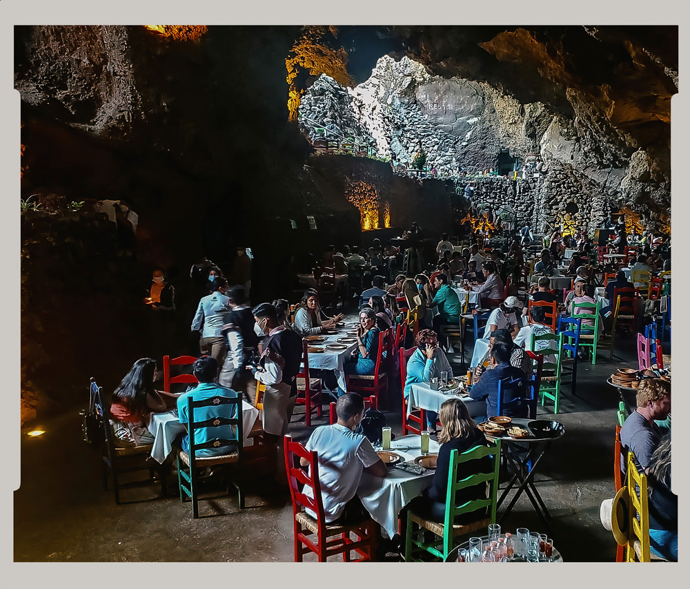 Lunch in the caves at Teotihuacan