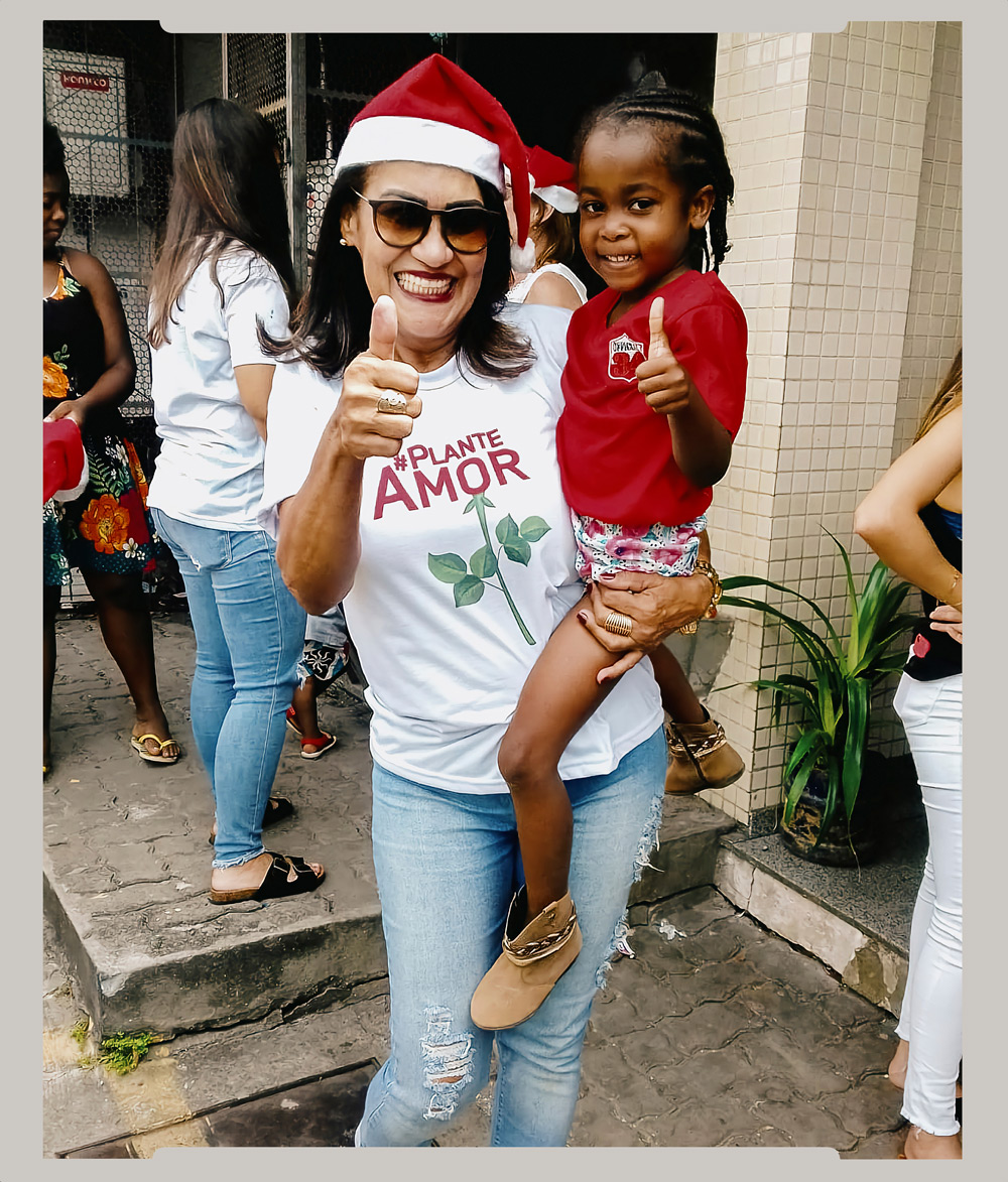 Shelia at a volunteer event with Brazilian NGO Seja Semente